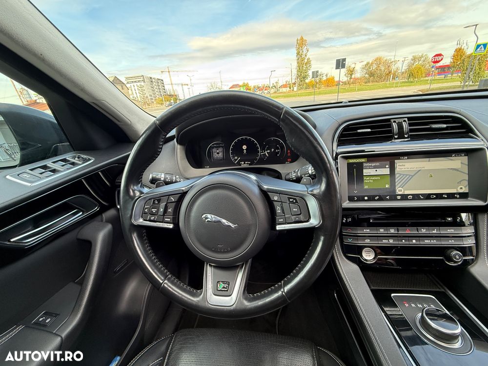 Jaguar F-Pace 20d AWD Prestige - 23