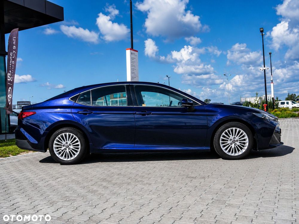 Toyota Camry - 4