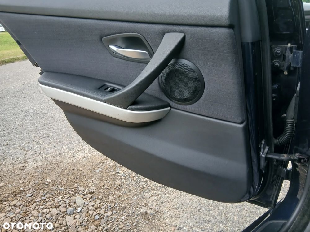 BMW Seria 3 325i - 23
