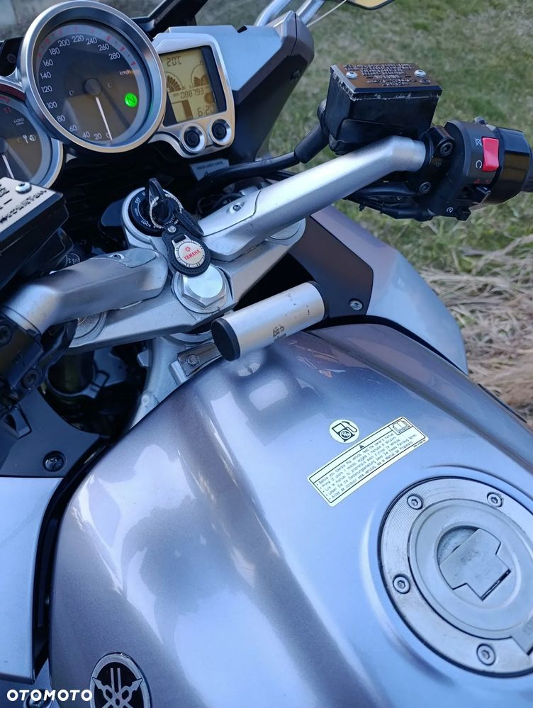 Yamaha FJR - 6