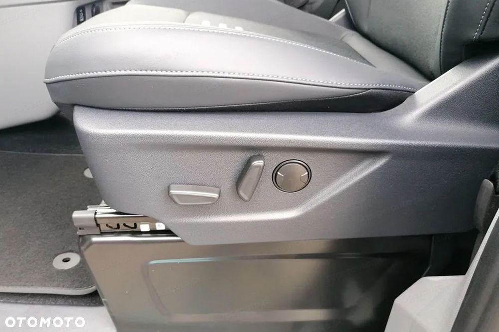 Ford Tourneo Custom - 14