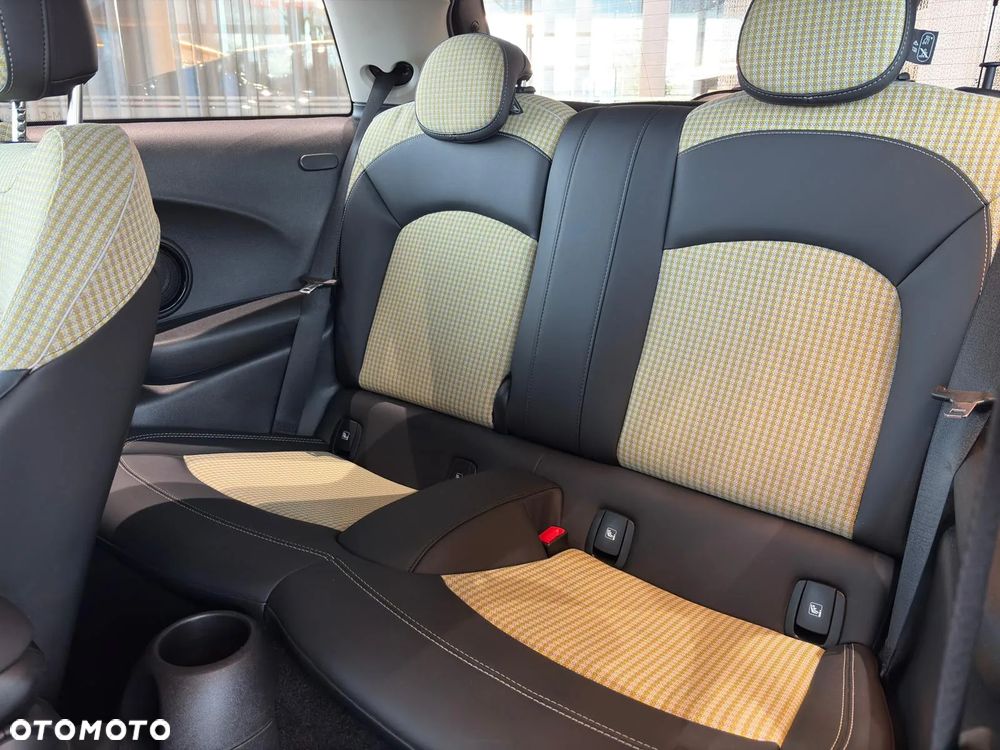 MINI Cooper SE Classic Trim - 19