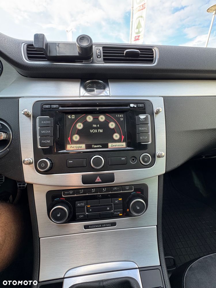 Volkswagen Passat 1.6 TDI BlueMotion - 16