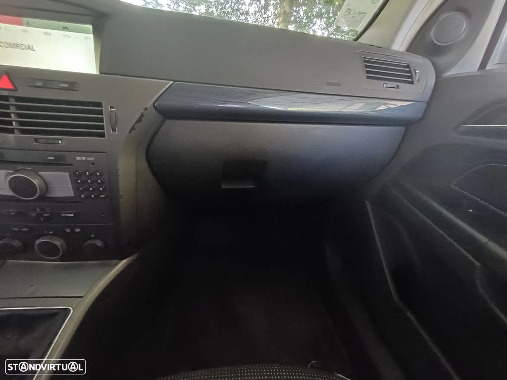 Opel Astra 2.0 T Cosmo - 13