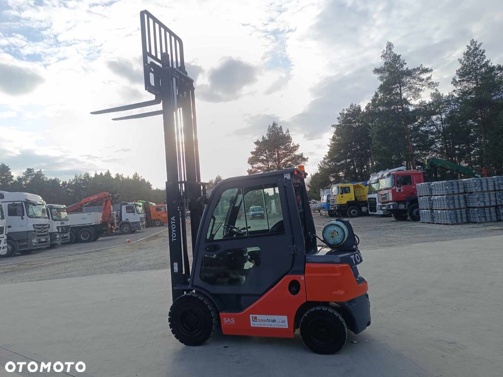 Toyota 8FG25 Kabina 2023 rok benzyna/gaz opony superelastyczne jak NOWY - 8