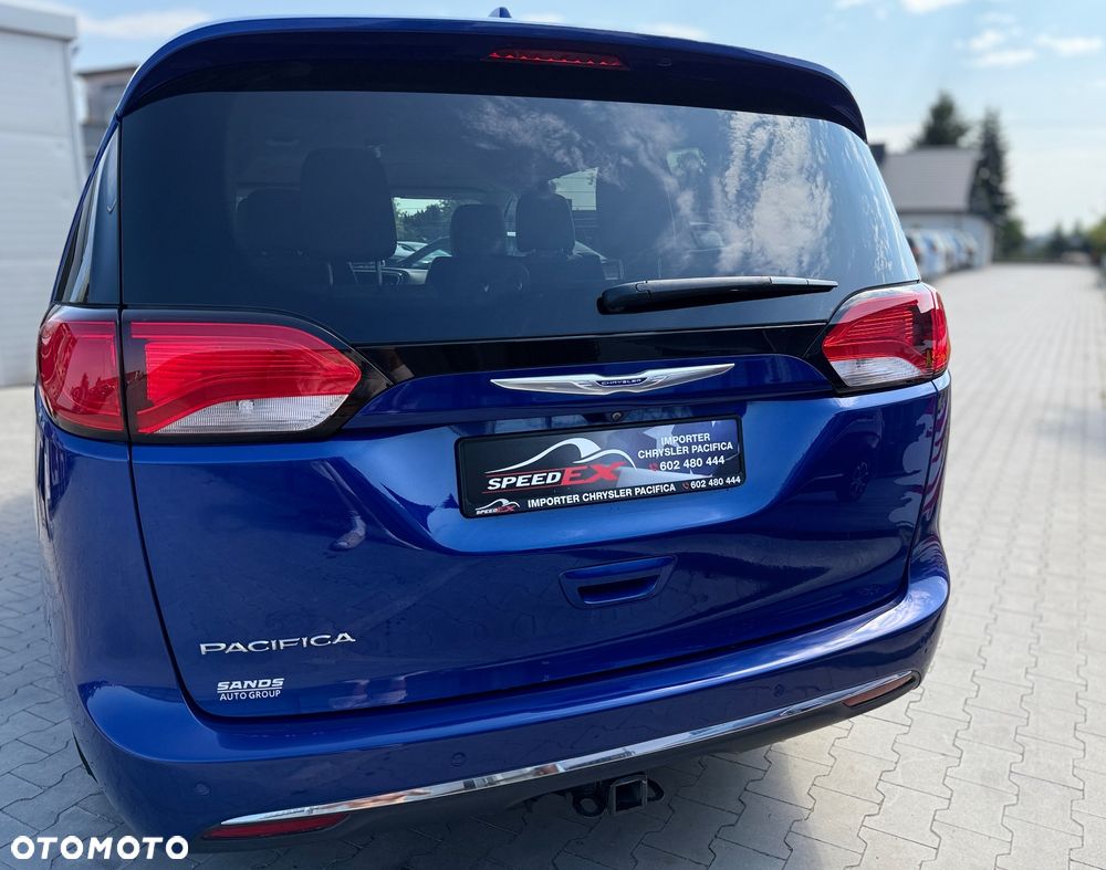 Chrysler Pacifica - 11