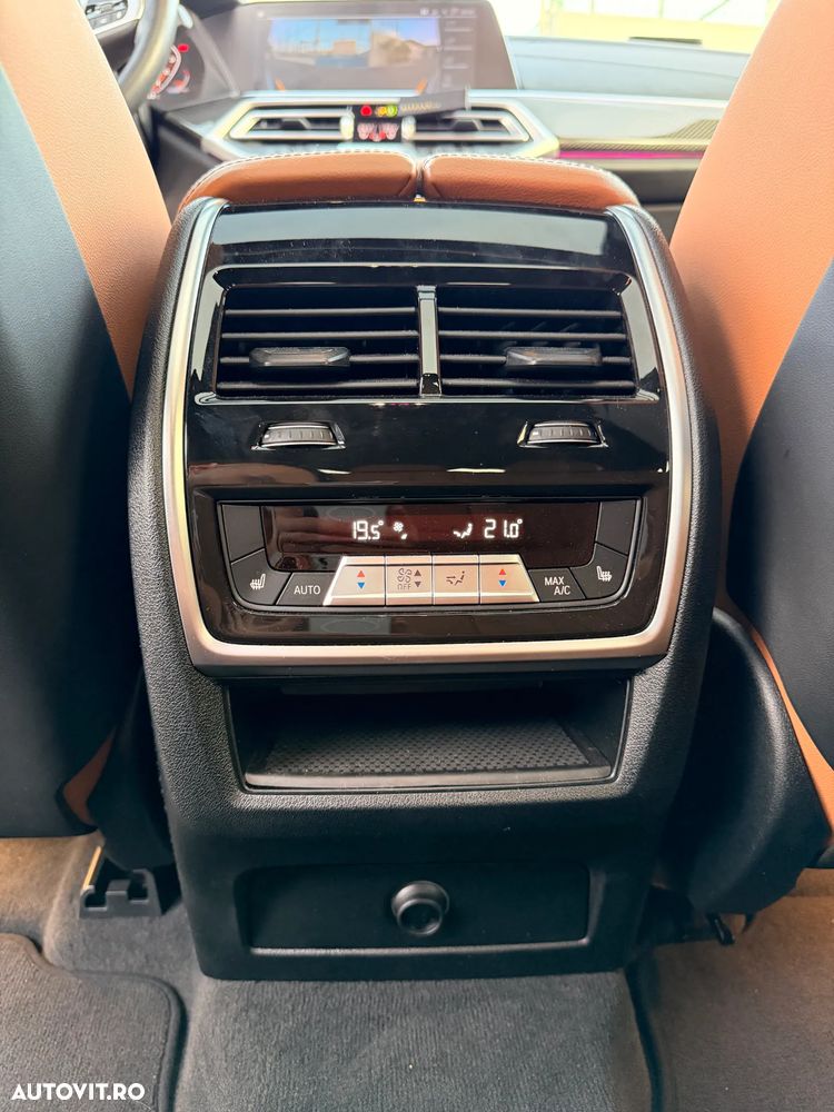 BMW X6 M M50i - 11