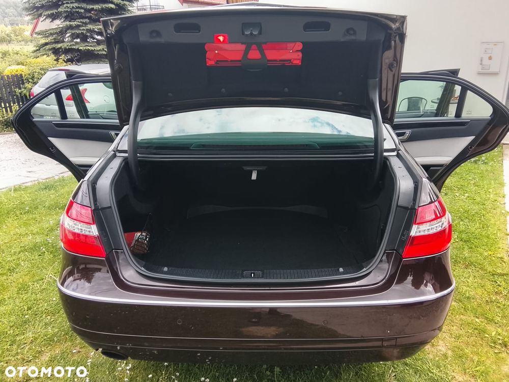 Mercedes-Benz Klasa E 250 CGI BlueEffICIENCY Avantgarde - 9