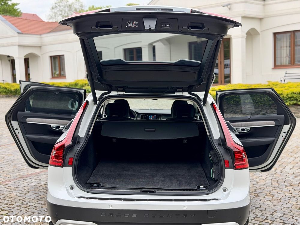Volvo V90 Cross Country B5 D AWD Ultimate - 28