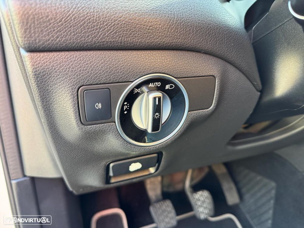 Mercedes-Benz GLA 180 d Urban - 16