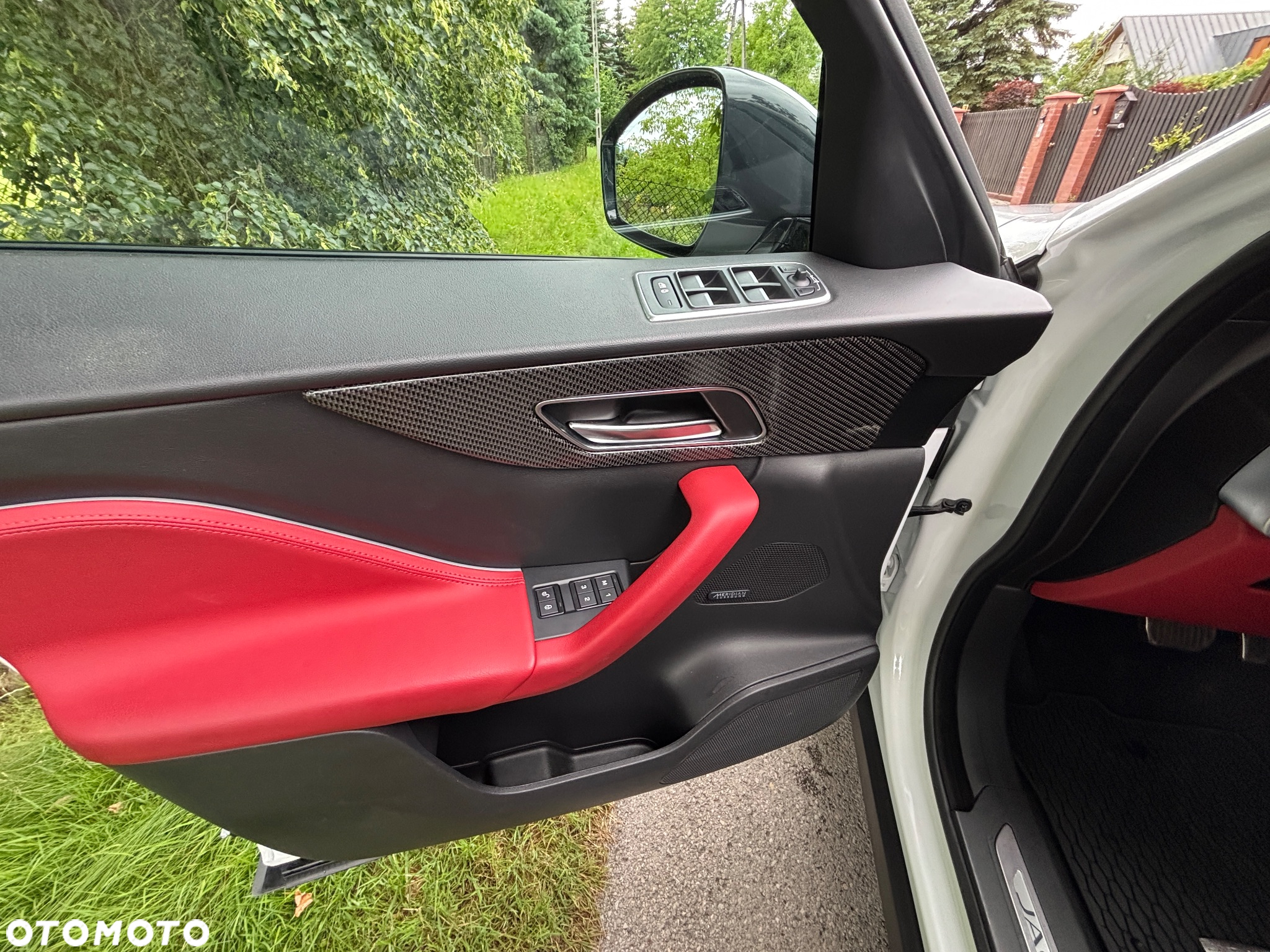 Jaguar F-Pace 5.0 V8 P550 AWD SVR - 12