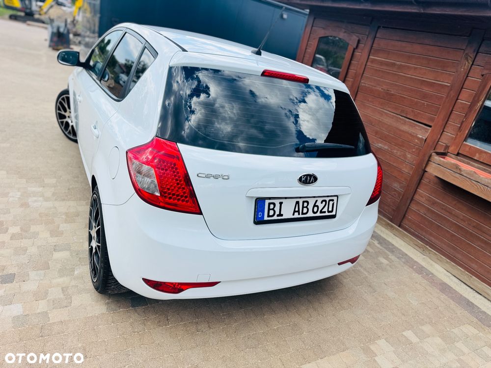 Kia Ceed 1.4 CVVT Dream-Team Edition - 16