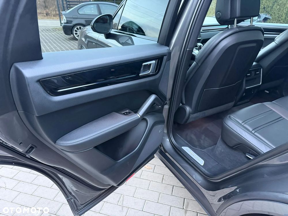 Porsche Cayenne Tiptronic S Platinum Edition - 15