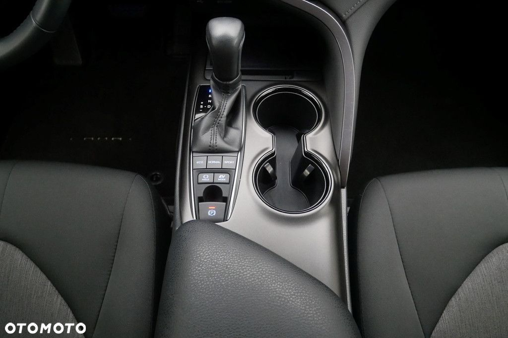Toyota Camry - 11