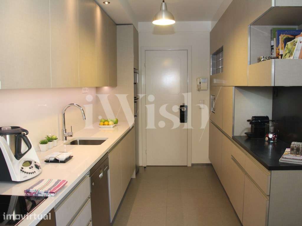 T3 renovado com varanda, garagem e arrumos em Ramalde, Porto - Grande imagem: 4/22