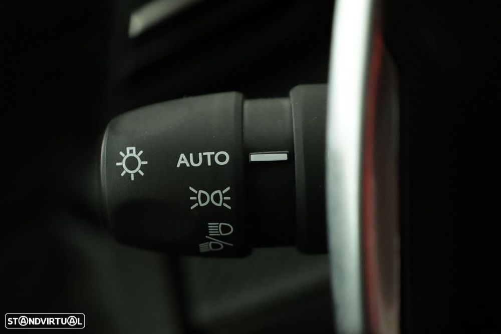 Peugeot 2008 1.2 PureTech Allure Pack EAT8 - 20