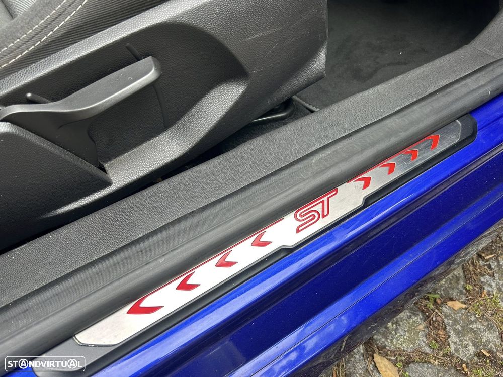 Ford Fiesta 1.6 EcoBoost ST - 27