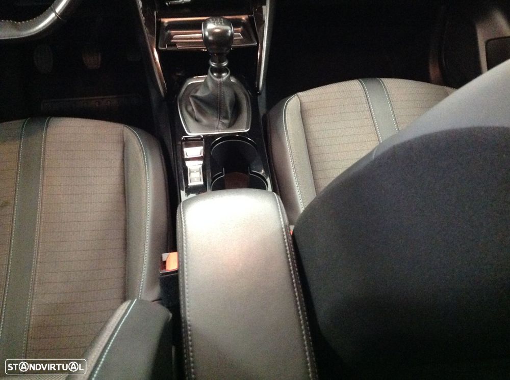 Peugeot 208 1.2 PureTech Allure - 37