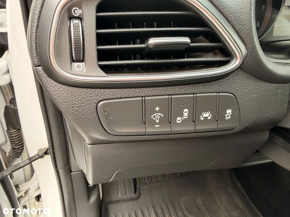 Hyundai i30 1.4 T-GDI Premium DCT - 11