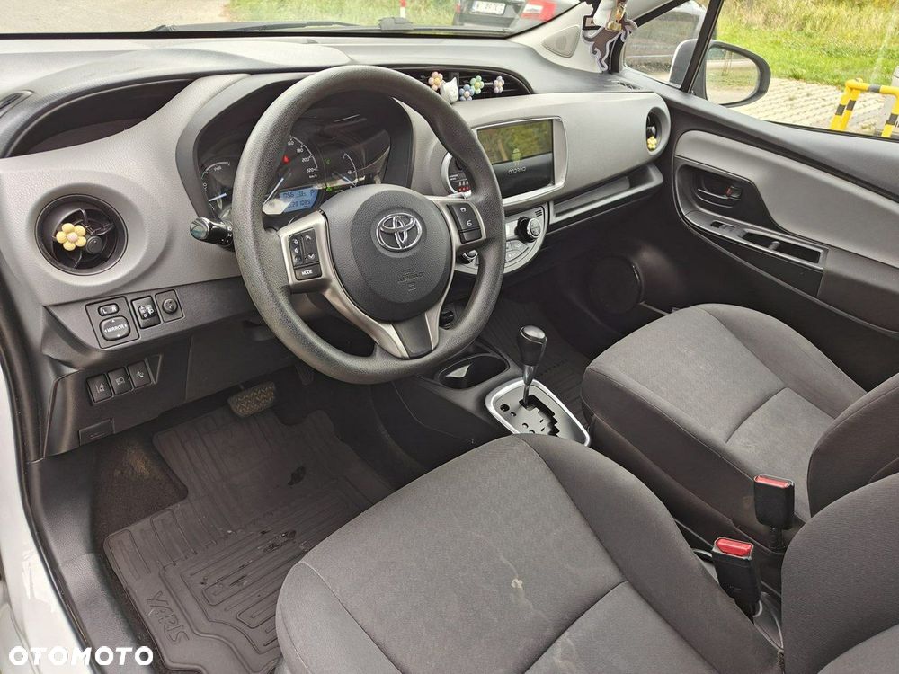 Toyota Yaris - 10