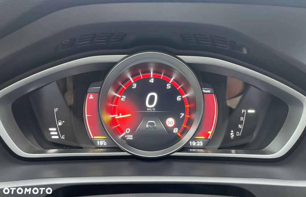 Volvo V40 T2 Geartronic Summum - 16