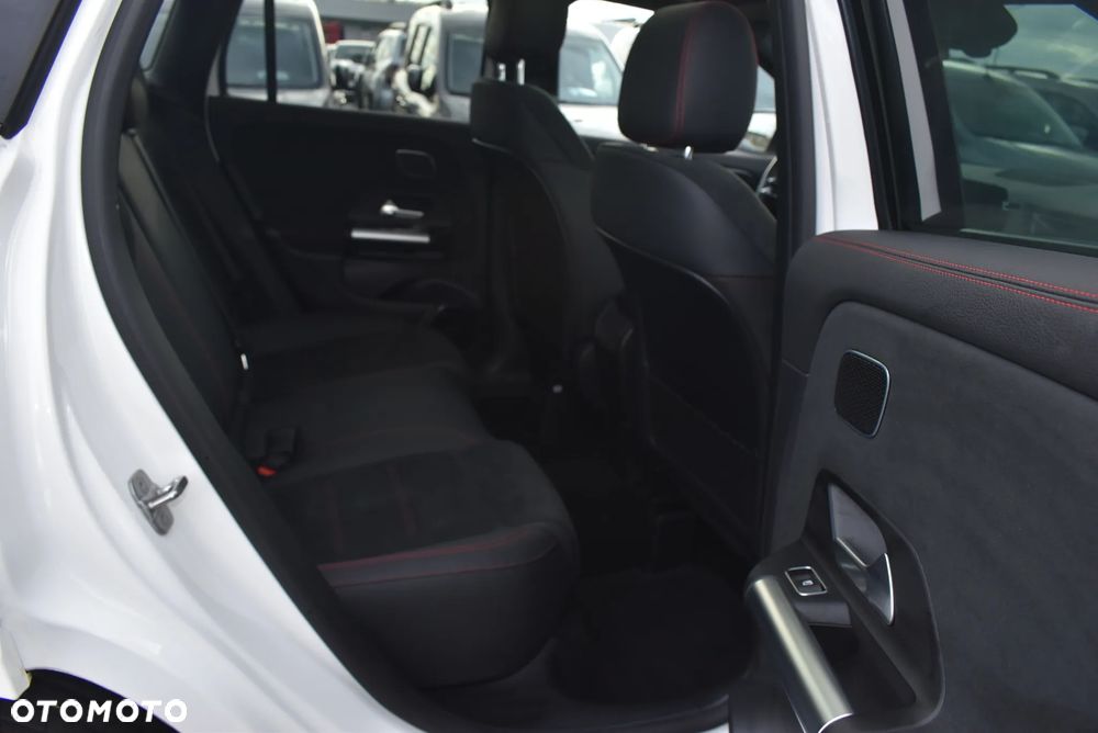 Mercedes-Benz GLA 200 d - 18