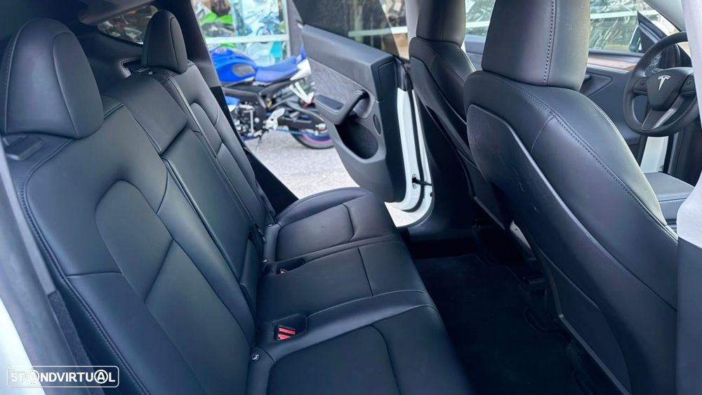 Tesla Model Y Long Range Dual Motor AWD - 17