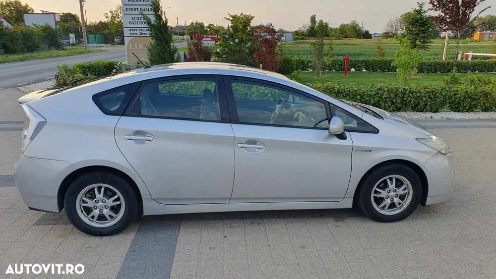 Toyota Prius - 13