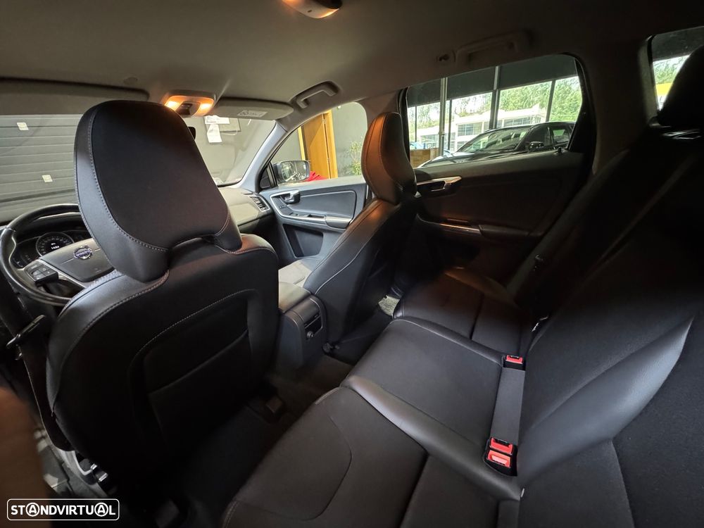 Volvo XC 60 2.0 D4 Momentum - 19