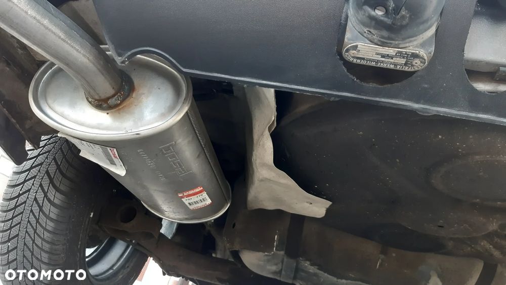 Volkswagen Passat 1.8 GL - 31