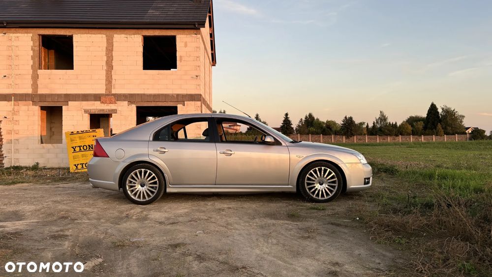 Ford Mondeo 3.0 V6 ST 220 - 36