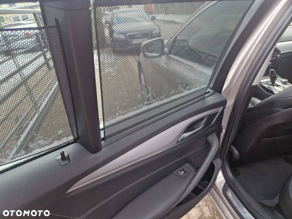 BMW Seria 5 520d xDrive - 10