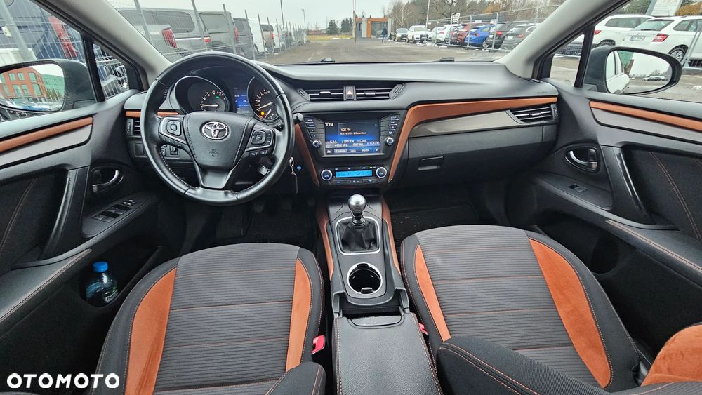 Toyota Avensis 1.8 Premium - 14