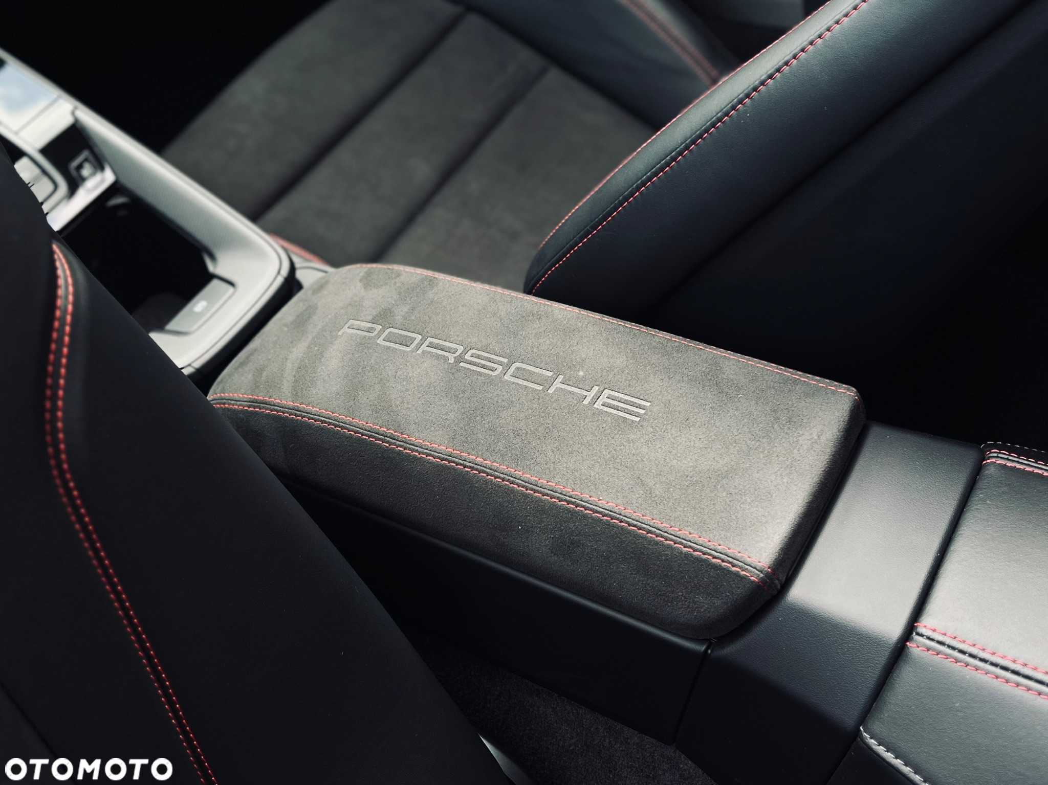 Porsche 911 Carrera 4 GTS Cabrio - 16