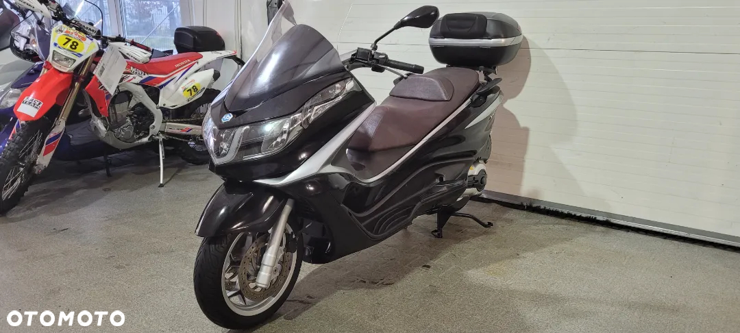 Piaggio X10 - 11