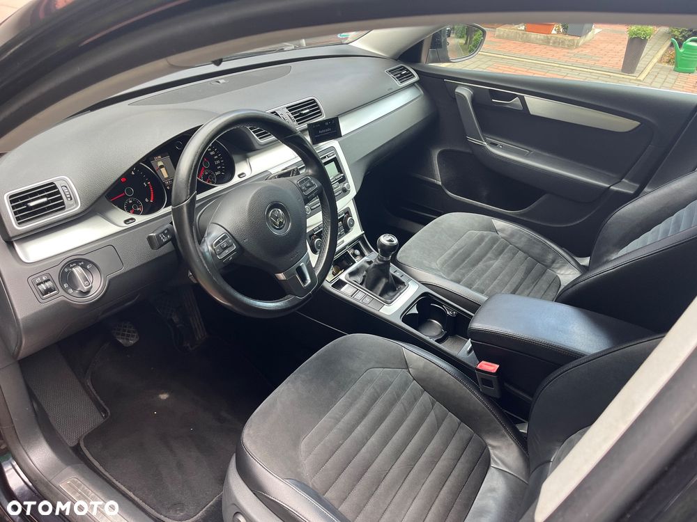 Volkswagen Passat 1.6 TDI BlueMotion Technology Highline - 11