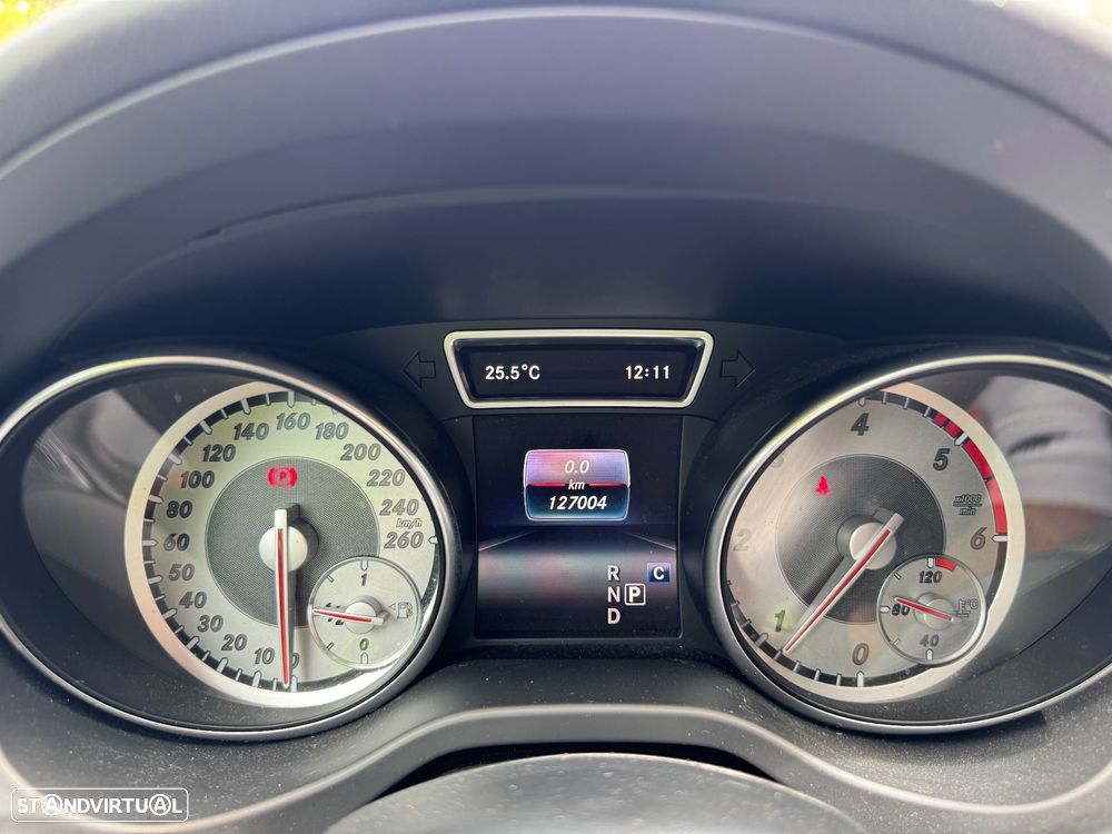 Mercedes-Benz GLA 180 d 7G-DCT Urban - 16