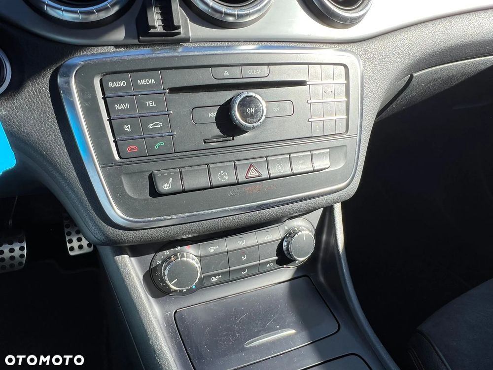 Mercedes-Benz CLA 180 7G-DCT AMG Line - 16