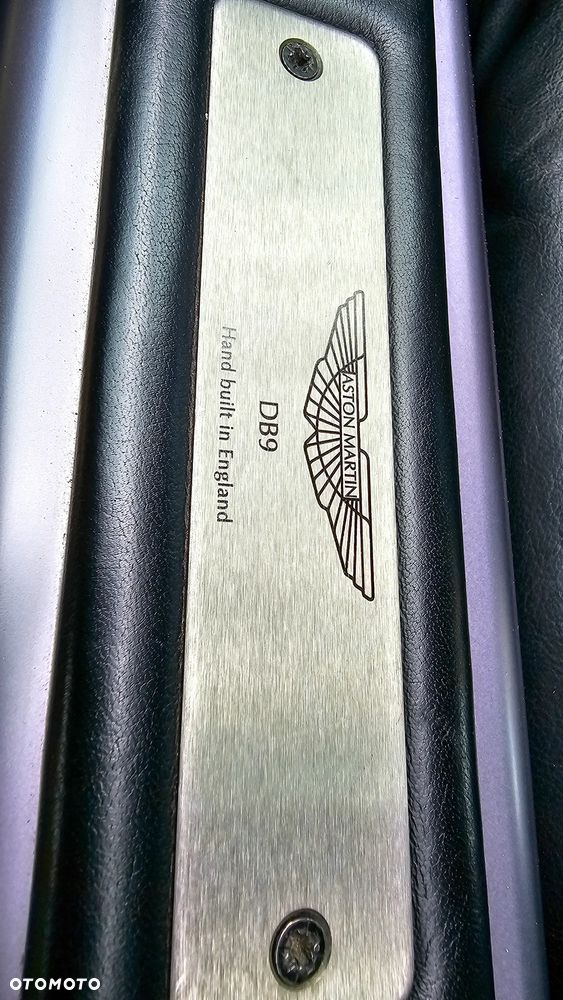 Aston Martin DB9 Standard - 19