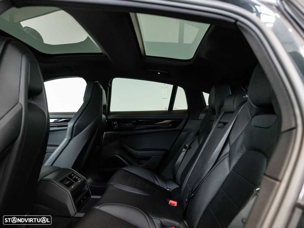Porsche Panamera - 48
