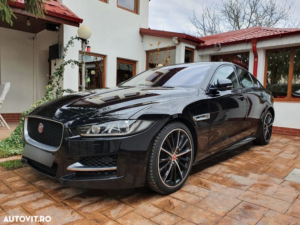 Jaguar XE 2.0 Portfolio - 9