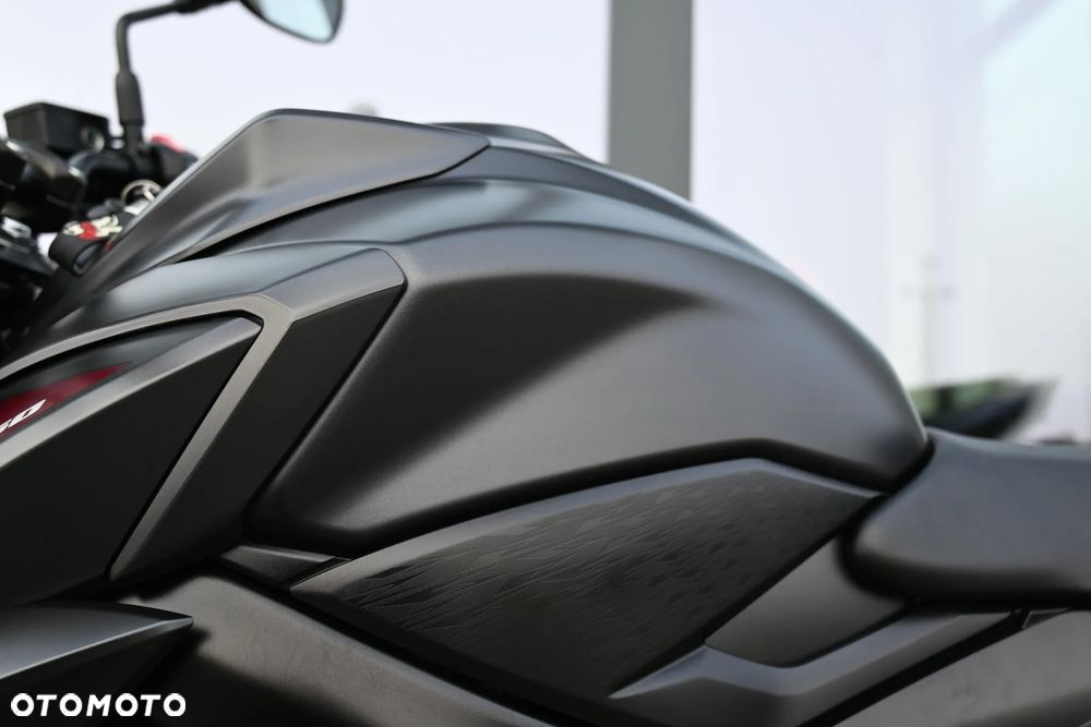 Suzuki GSX - 35