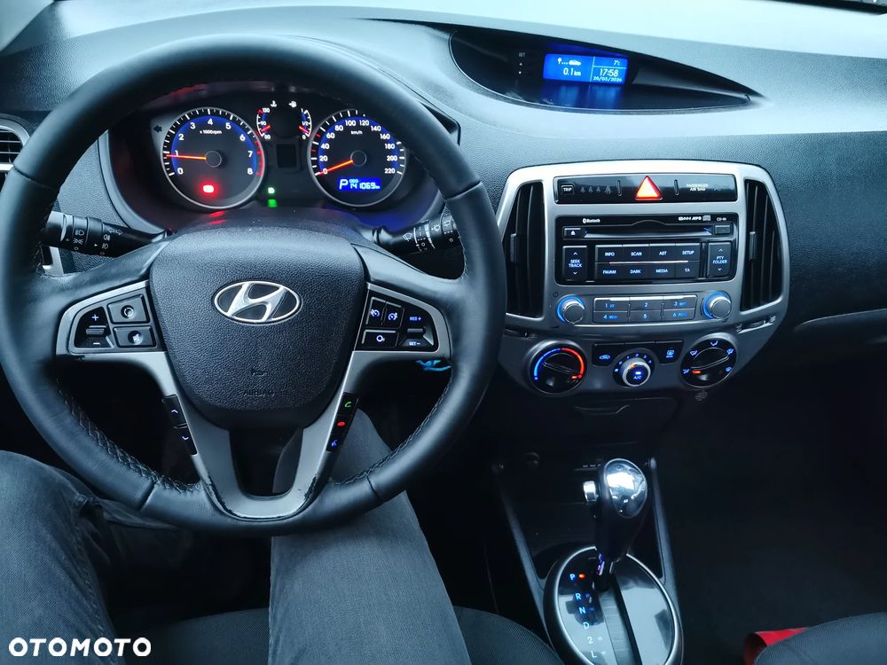Hyundai i20 1.4 Automatik Comfort - 13