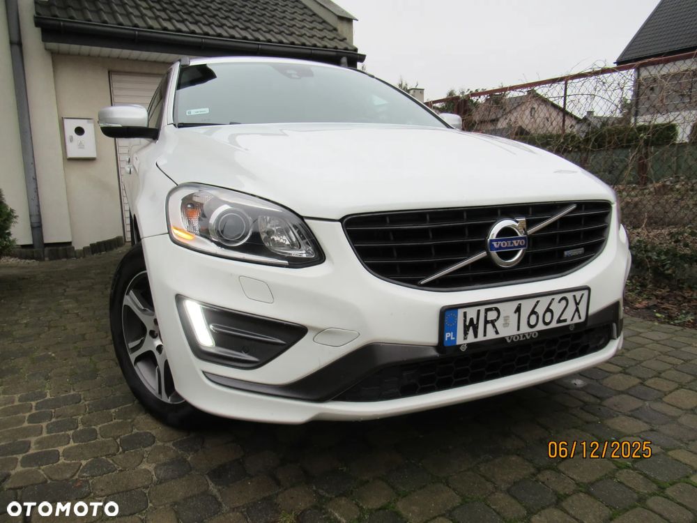 Volvo XC 60 D4 AWD R-Design Momentum - 4