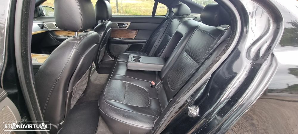 Jaguar XF 2.7 D V6 Premium Luxury - 6