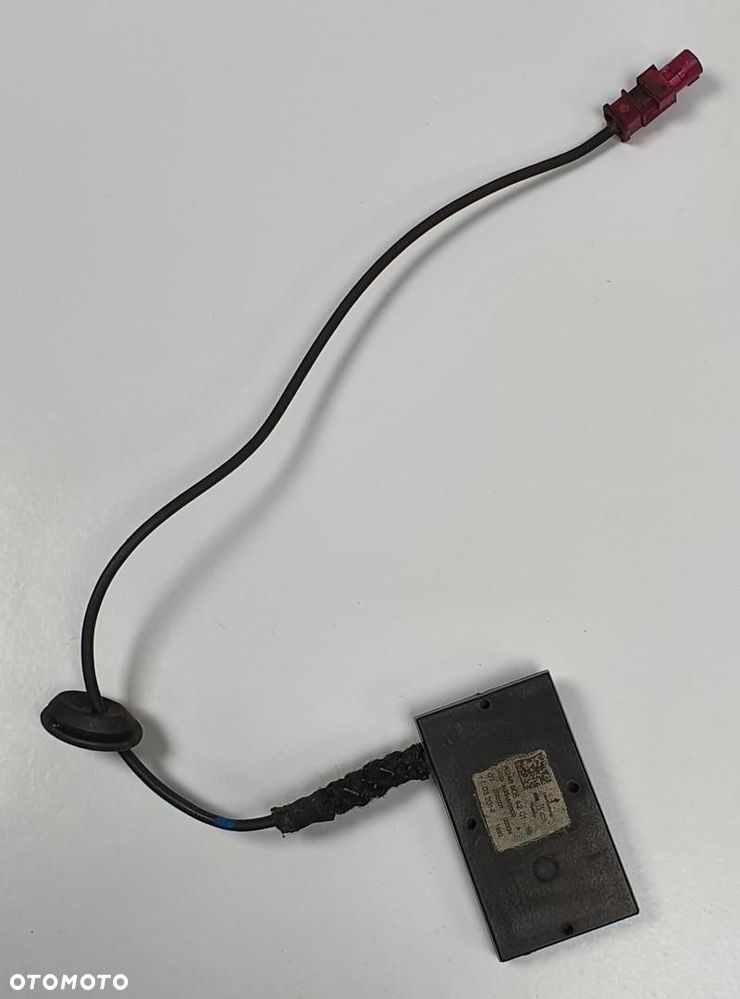 WZMACNIACZ ANTENY MERCEDES W176 W246 A2469054201 - 1