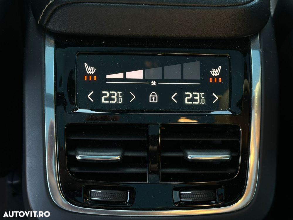 Volvo XC 60 D5 AWD R-Design - 16