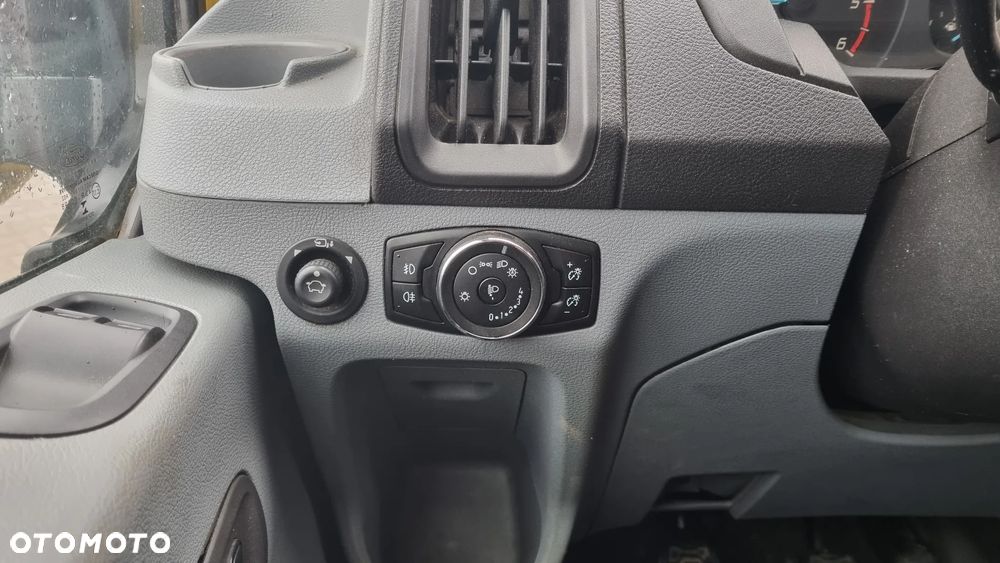 Ford Transit - 12