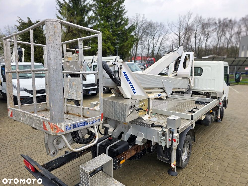 Nissan Cabstar / Multitel HX200EX - 4