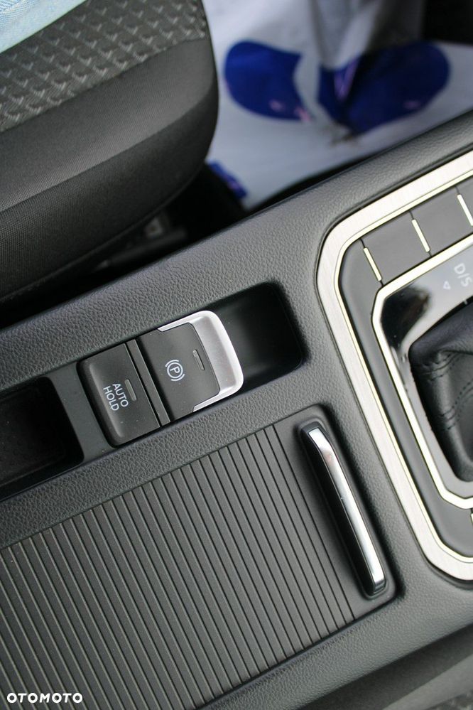 Volkswagen Passat - 24